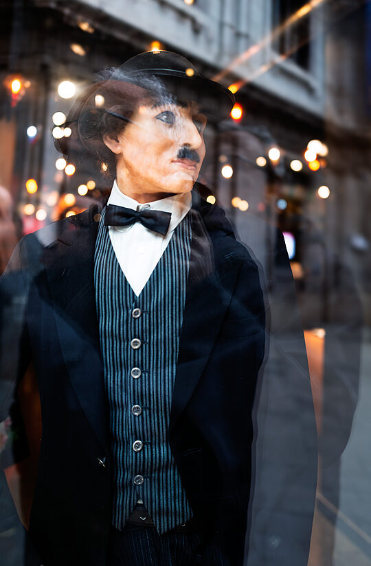 Cosme Lapena - The Tramp in the Window